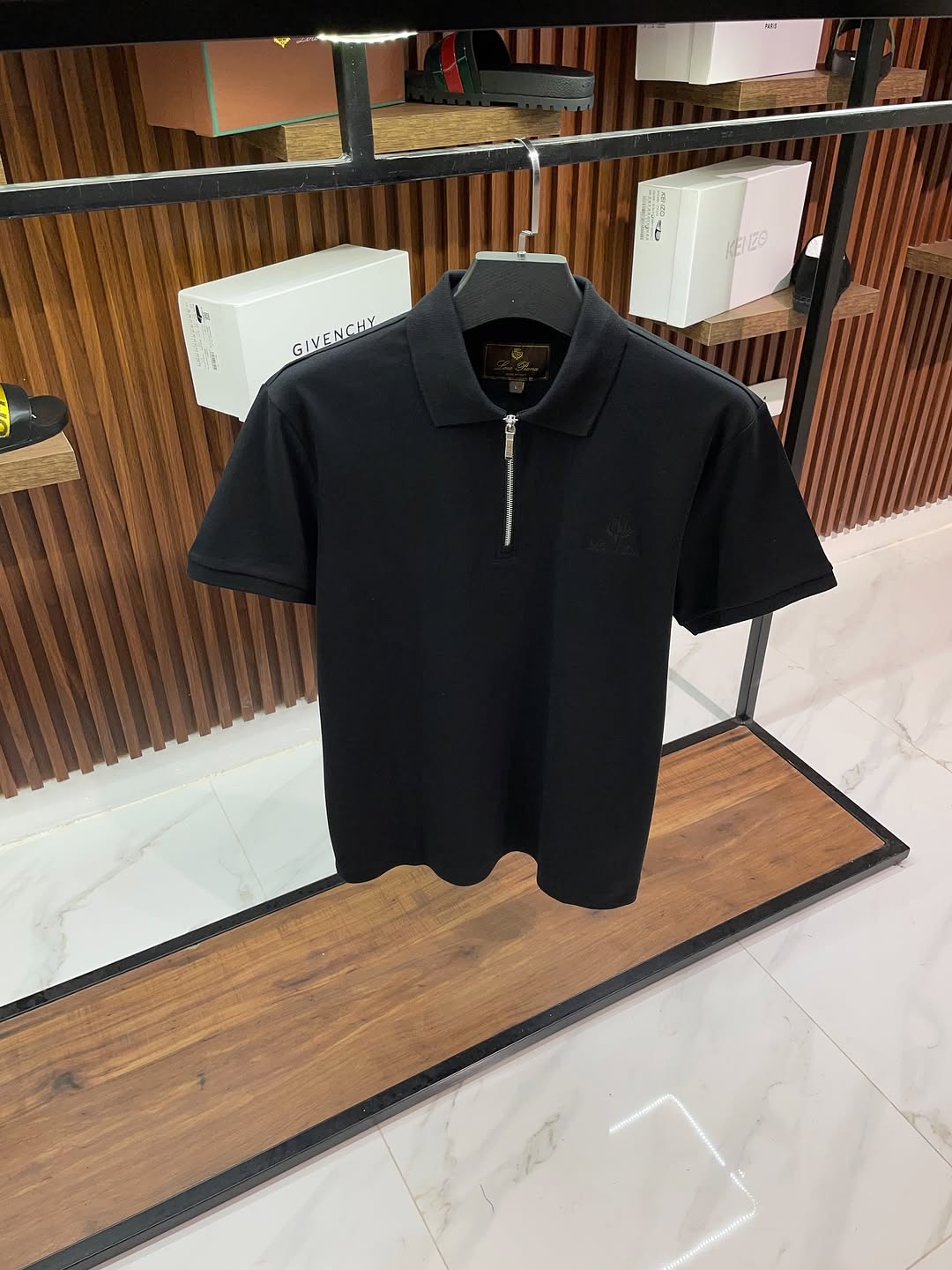 ecommerce.upsell.product_image_alt