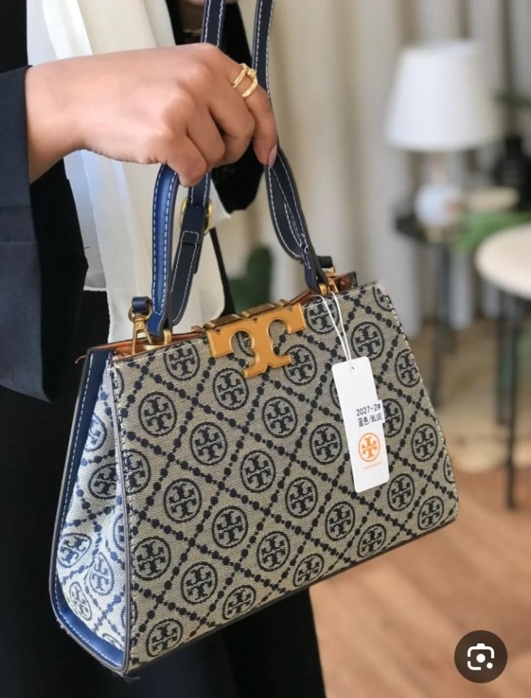 ecommerce.upsell.product_image_alt