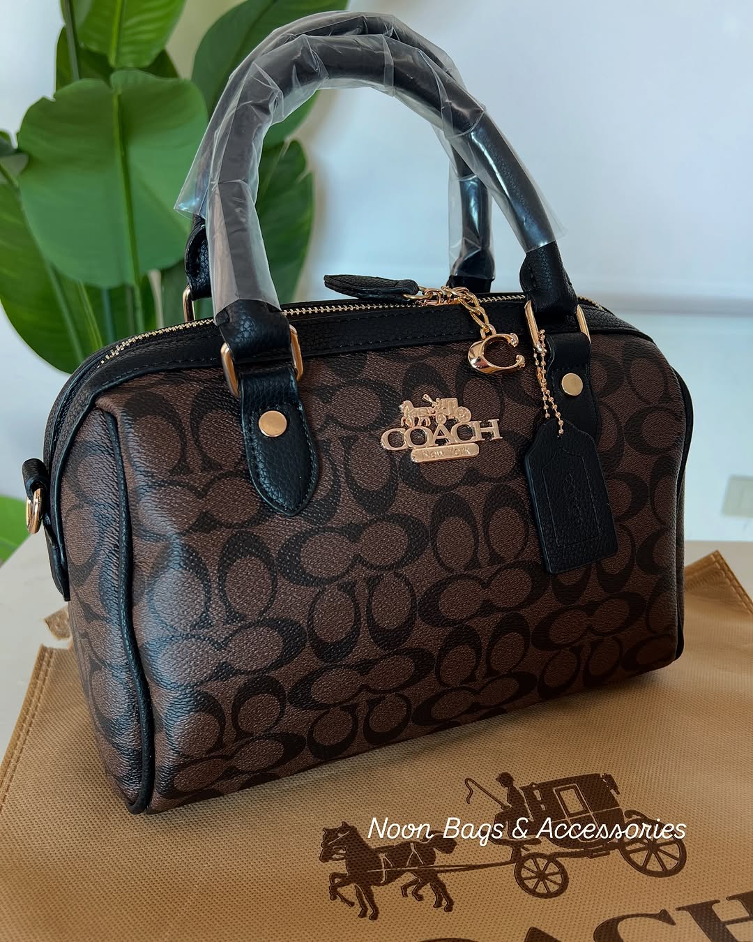 ecommerce.upsell.product_image_alt